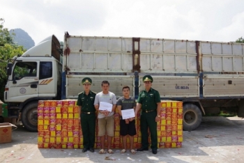 Bắt 2 đối tượng vận chuyển pháo nổ về Bắc Giang