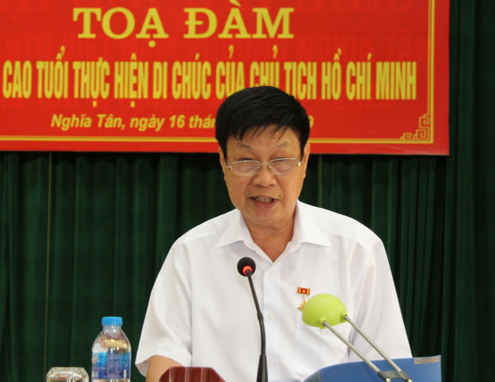 &Ocirc;ng Nguyễn Đức Hạnh, Chủ tịch Hội NCT phường đọc lời đề dẫn