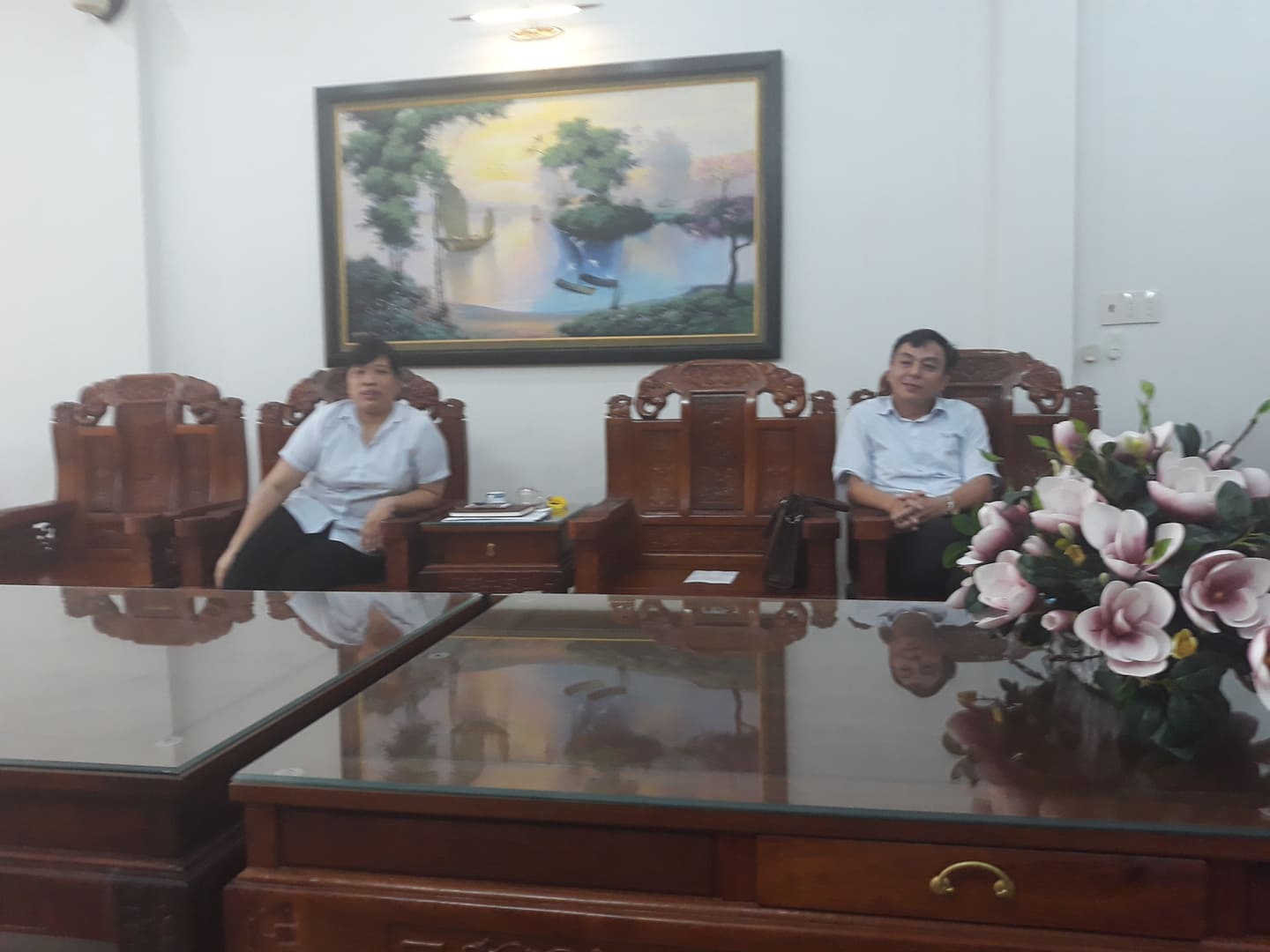 L&atilde;nh đạo C&ocirc;ng ty Xổ số kiến thiết Hải Dương l&agrave;m việc với ph&oacute;ng vi&ecirc;n B&aacute;o Người cao tuổi