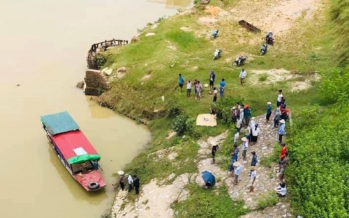 Bơi ra giữa sông Cầu để...tự tử