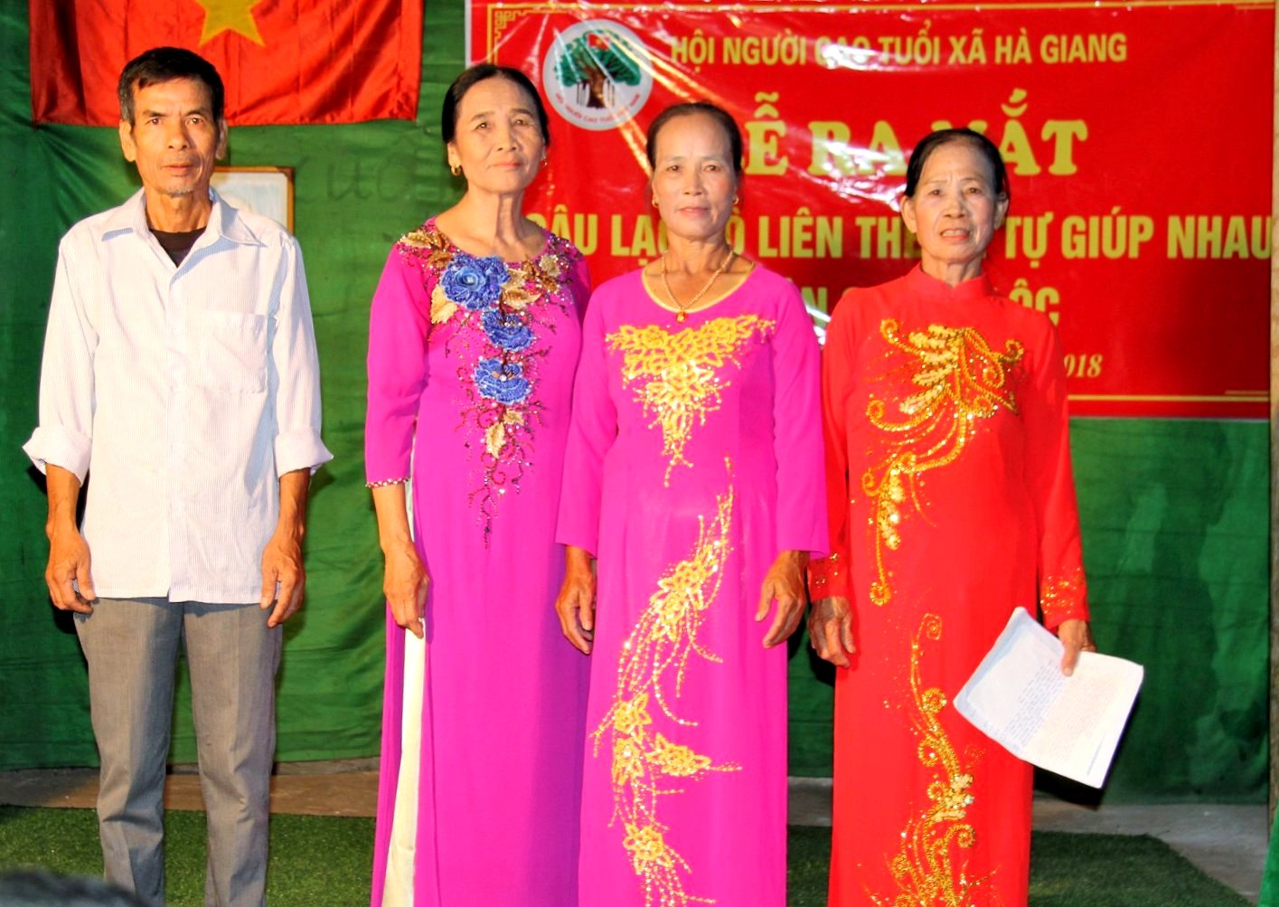 Ban Chủ nhiệm CLB Li&ecirc;n thế hệ tự gi&uacute;p nhau x&atilde; H&agrave; Giang ra mắt