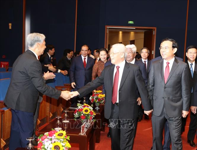 Tổng B&iacute; thư, Chủ tịch nước Nguyễn Ph&uacute; Trọng v&agrave; c&aacute;c đồng ch&iacute; l&atilde;nh đạo, nguy&ecirc;n l&atilde;nh đạo Đảng, Nh&agrave; nước đến dự Lễ kỷ niệm. Ảnh: Tr&iacute; Dũng/TTXVN