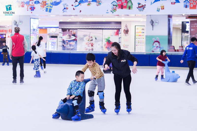 Vincom Ice Rink đem đến trải nghiệm thể thao h&agrave;n đới duy nhất tại Việt Nam hiện nay.