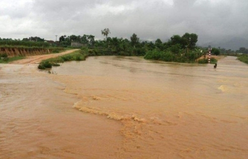 Đi bắt cá mưa lũ, 2 người bị tử vong