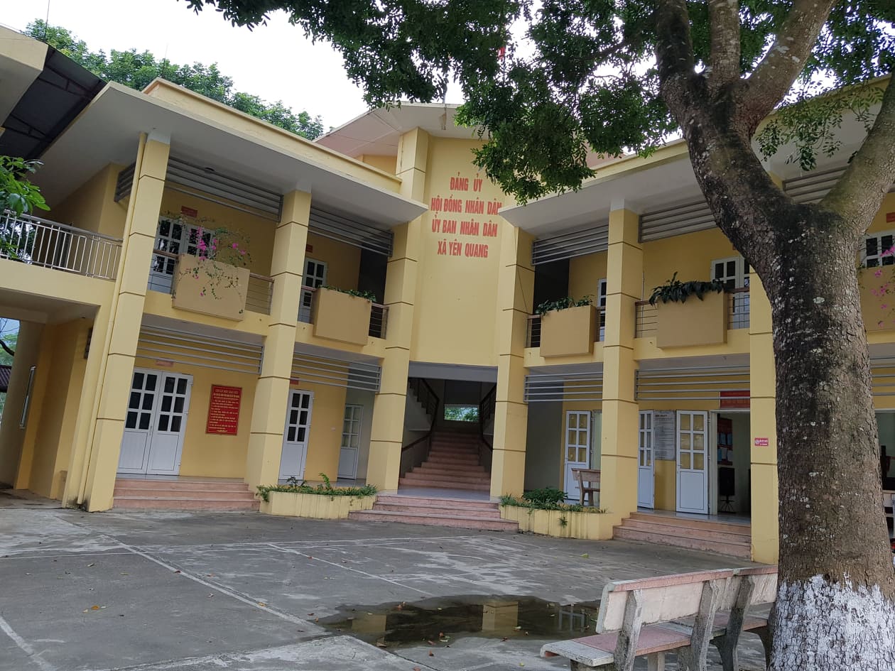 Trụ sở UBND x&atilde; Y&ecirc;n Quang nh&igrave;n thẳng ra khu vực x&acirc;y dựng của dự &aacute;n