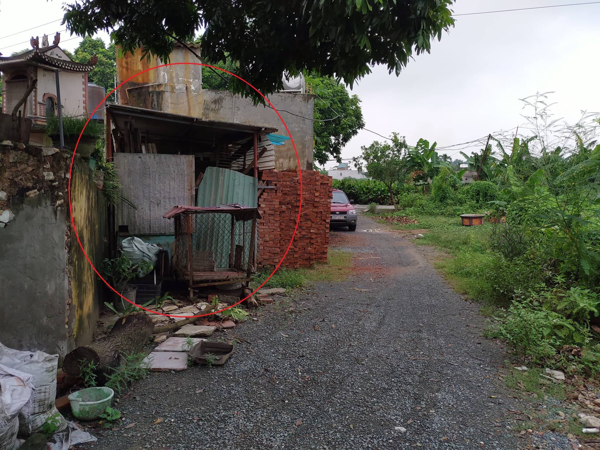 C&ocirc;ng tr&igrave;nh x&acirc;y dựng tr&ecirc;n ng&otilde; đi chung của gia đ&igrave;nh &ocirc;ng Nguyễn Đắc Nam chưa được th&aacute;o dỡ.