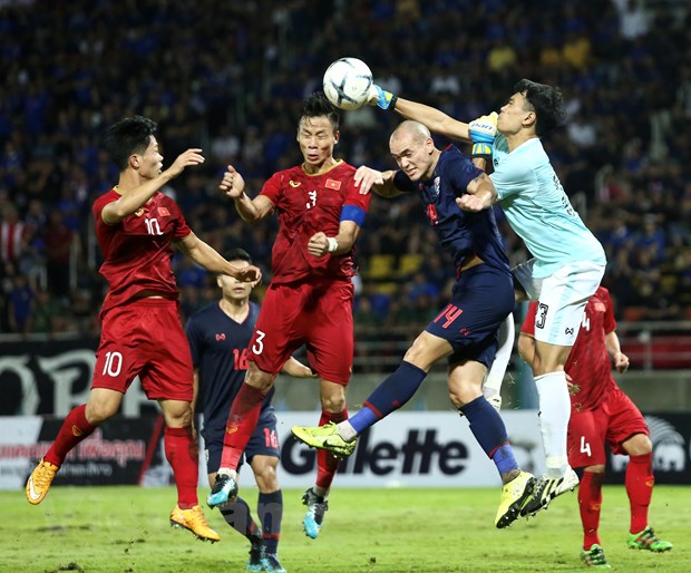 Tuyển Th&aacute;i Lan v&agrave; Việt Nam cống hiến trận đấu hấp dẫn với nhiều cơ hội nguy hiểm được chia đều cho hai đội d&ugrave; tỷ số chung cuộc chỉ l&agrave; 0-0. (Ảnh: Nguy&ecirc;n An)