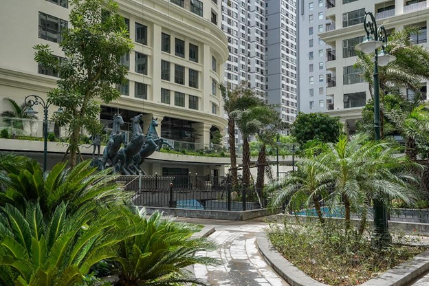 T&iacute;nh tới thời điểm hiện tại, chủ nh&acirc;n của những căn hộ tại dự &aacute;n Sunshine Garden đ&atilde; c&oacute; thể ngắm nh&igrave;n to&agrave;n cảnh kh&ocirc;ng gian sống của m&igrave;nh với một vẻ ngo&agrave;i đầy thu h&uacute;t. Từng hạng mục đang được ho&agrave;n thiện nốt những kh&acirc;u cuối c&ugrave;ng trước khi ch&iacute;nh thức đ&oacute;n cư d&acirc;n về sinh sống