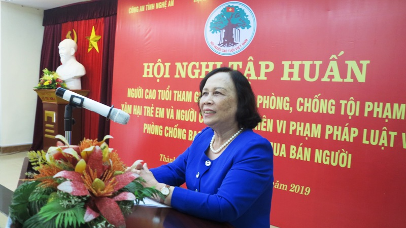 Chủ tịch Hội NCT Việt Nam Phạm Thị Hải Chuyển ph&aacute;t biểu khai mạc hội nghị