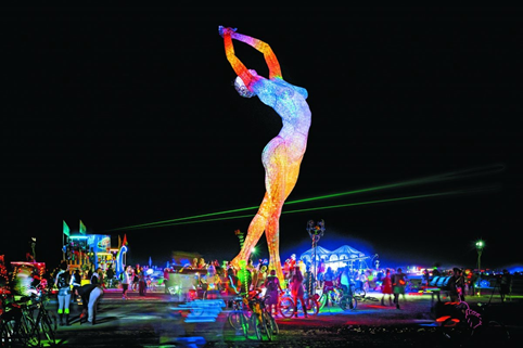 Những đại lộ mua sắm dọc b&ecirc;n quảng trường đ&atilde; trở th&agrave;nh biểu tượng của nhiều th&agrave;nh phố du lịch tr&ecirc;n thế giới.