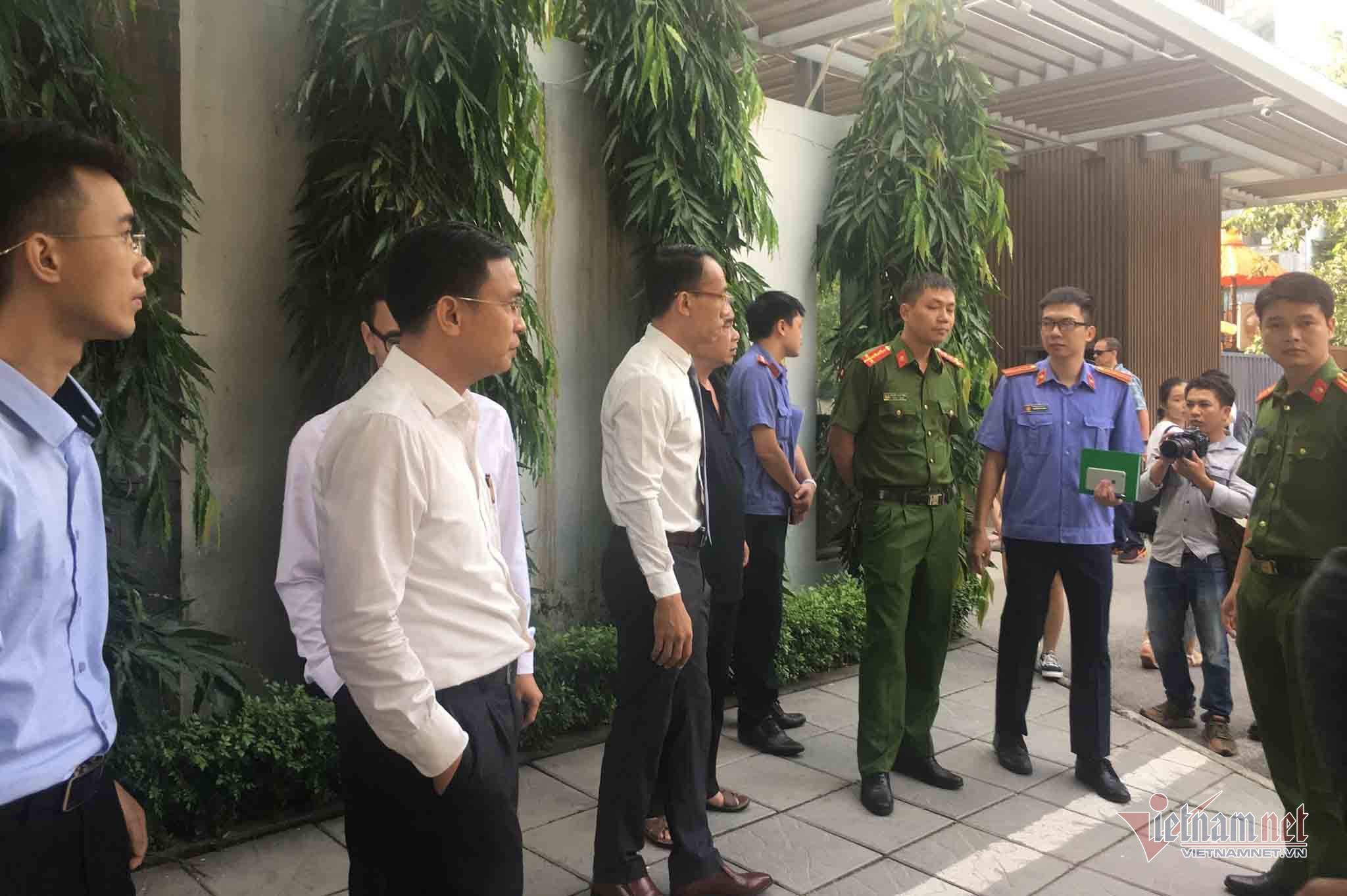 Cơ quan chức năng c&oacute; mặt tại khu vực thực nghiệm lần 2