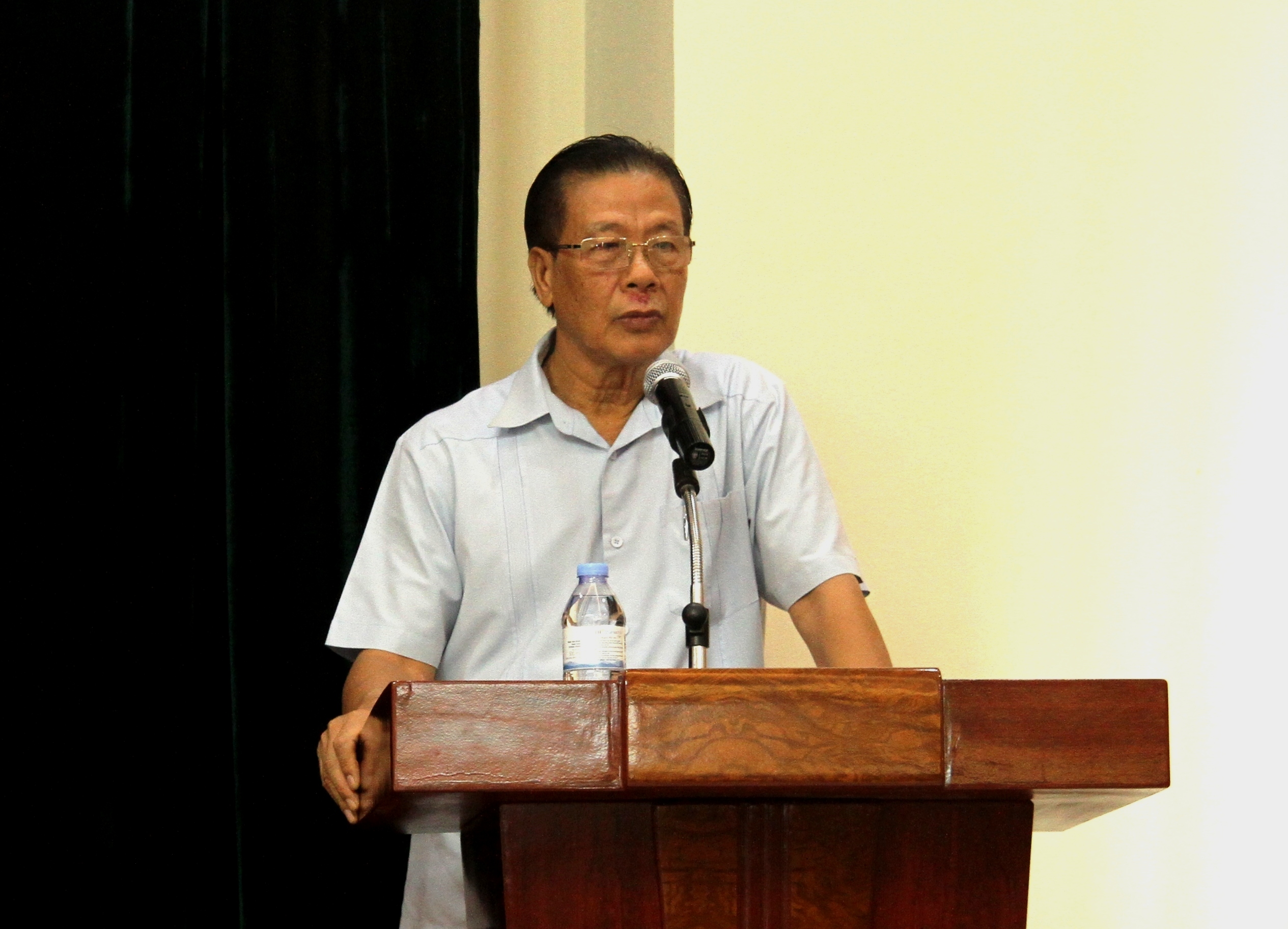 Ph&oacute; Chủ tịch Thường trực Đ&agrave;m Hữu Đắc truyền đạt tại lớp tập huấn