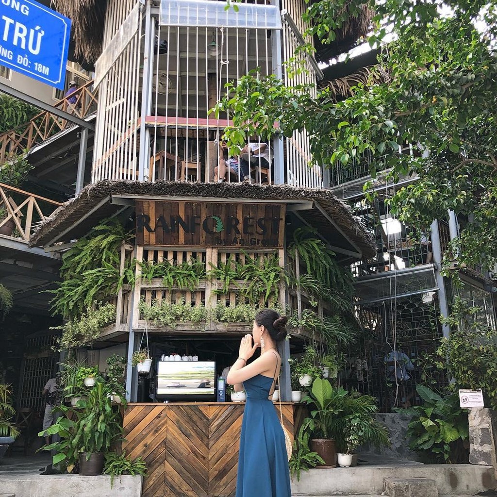 Ảnh 2: Qu&aacute;n c&agrave; ph&ecirc; &ldquo;rừng nhiệt đới&rdquo; - Rainforest xanh r&igrave; giữa l&ograve;ng Nha Trang hứa hẹn cho bạn ng&agrave;n bức h&igrave;nh đẹp ngay cả ng&agrave;y mưa