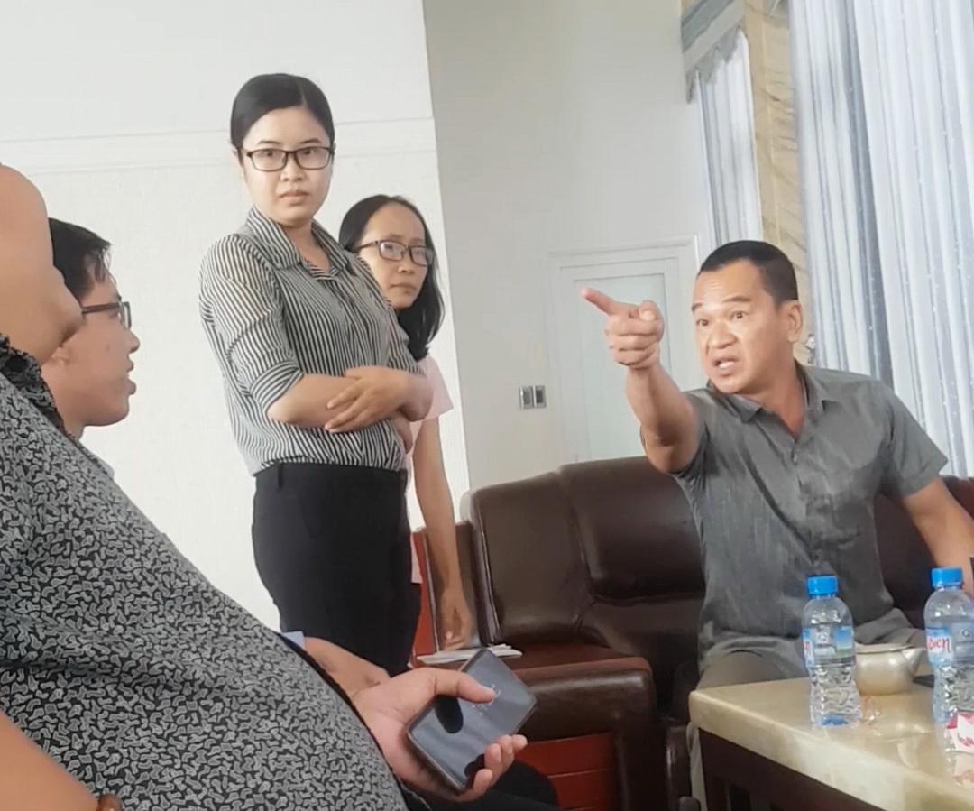 &Ocirc;ng Th&aacute;i Tuấn lớn tiếng đe dọa nh&agrave; b&aacute;o D.K.