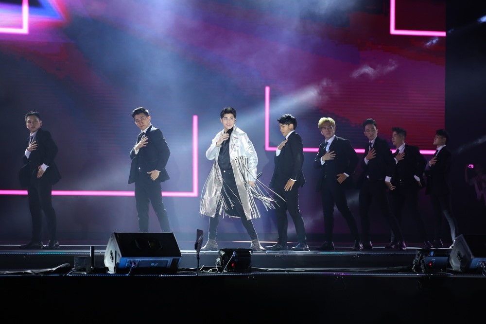 Mặc d&ugrave; đ&atilde; hạn chế hoạt động nghệ thuật trong thời gian gần đ&acirc;y, song Noo Phước Thịnh vẫn l&agrave; c&aacute;i t&ecirc;n g&acirc;y sự ch&uacute; &yacute; với cộng đồng Vpop. Th&ocirc;ng tin nam ca sĩ chuẩn bị &ldquo;t&aacute;i xuất&rdquo; tr&ecirc;n một s&acirc;n khấu lớn tại H&agrave; Nội nhanh ch&oacute;ng thu h&uacute;t cộng đồng mạng.