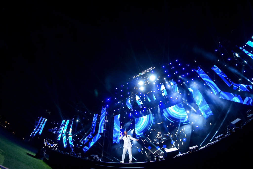 Khán giả vỡ oà với màn biểu diễn Piano bay trong đêm Love Songs Party