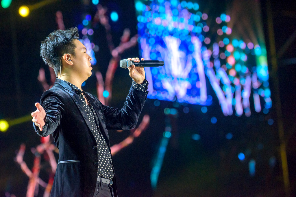 Khán giả vỡ oà với màn biểu diễn Piano bay trong đêm Love Songs Party