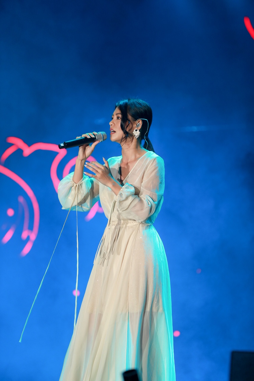 Khán giả vỡ oà với màn biểu diễn Piano bay trong đêm Love Songs Party