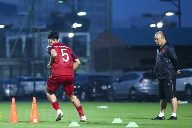Tiền bạc kh&ocirc;ng phải vấn đề quan trọng với huấn luyện vi&ecirc;n Park Hnag-seo trong việc đ&agrave;m ph&aacute;n gia hạn hợp đồng với VFF. (Ảnh: Nguy&ecirc;n An)