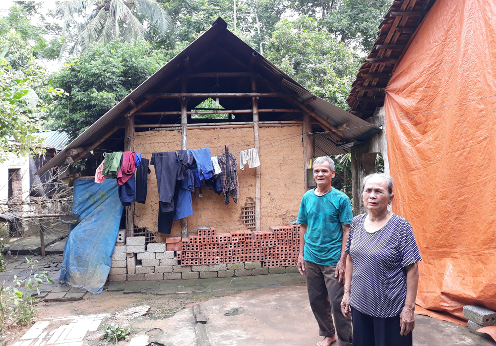 Nh&agrave; &ocirc;ng L&ecirc; Thọ Minh kh&ocirc;ng cửa, kh&ocirc;ng v&aacute;ch.