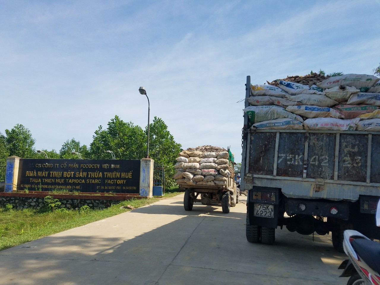 Nh&agrave; m&aacute;y chế biến tinh bột sắn Thừa Thi&ecirc;n Huế bị ghi ngờ g&acirc;y &ocirc; nhiễm m&ocirc;i trường.