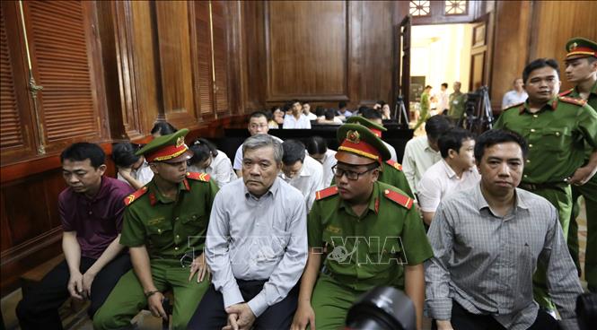 C&aacute;c bị c&aacute;o tại phi&ecirc;n x&eacute;t xử. Ảnh: Th&agrave;nh Chung/TTXVN