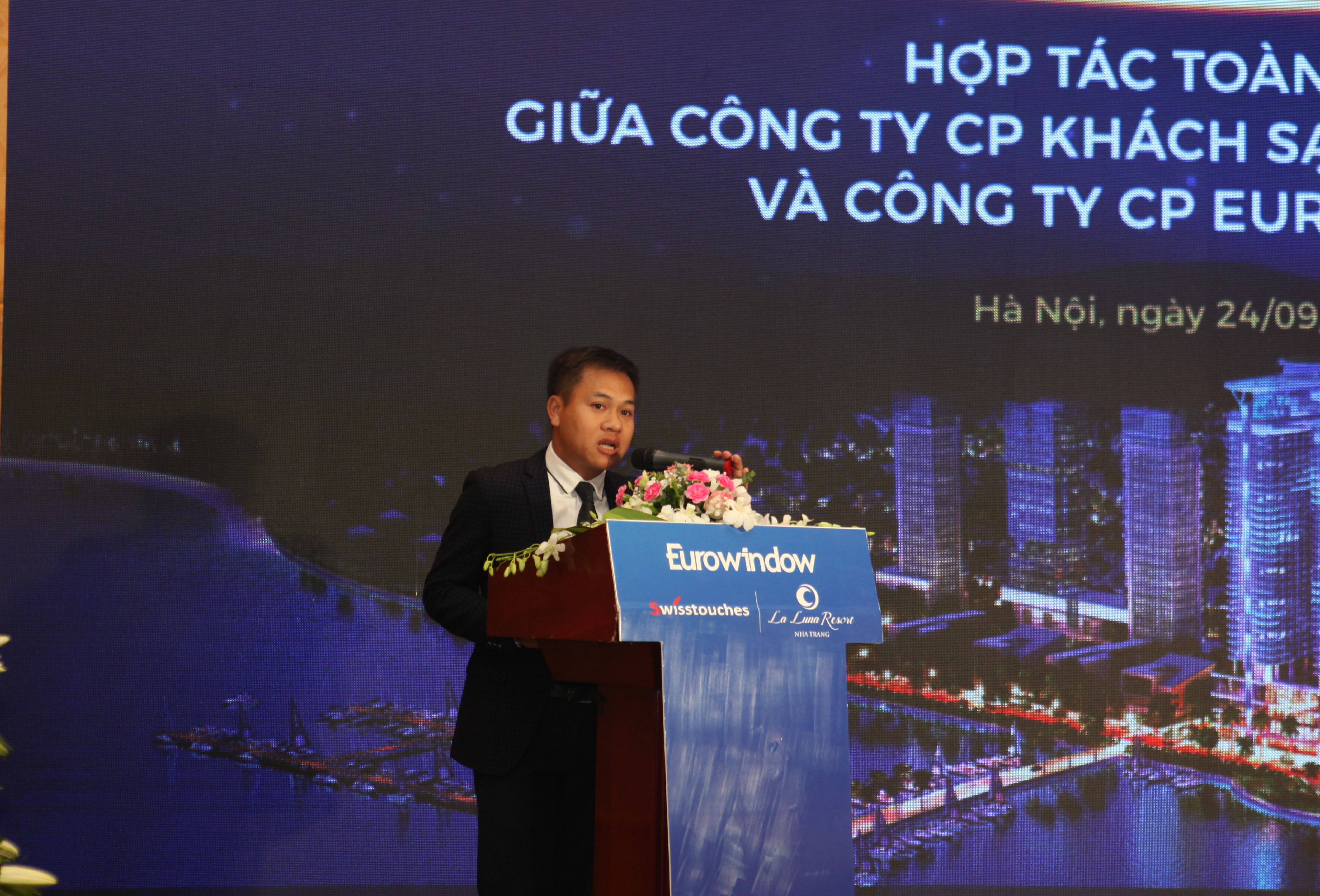 &Ocirc;ng Trần Ngọc Thắng &ndash; TGĐ C&ocirc;ng ty CP Kh&aacute;ch sạn Bến Du Thuyền khẳng định Eurowindow l&agrave; đối t&aacute;c đắc lực, đưa si&ecirc;u dự &aacute;n nghỉ dưỡng nhanh ch&oacute;ng đi v&agrave;o hoạt động, trở th&agrave;nh vi&ecirc;n ngọc Thụy Sỹ đẳng cấp 5 sao b&ecirc;n vịnh biển Nha Trang.