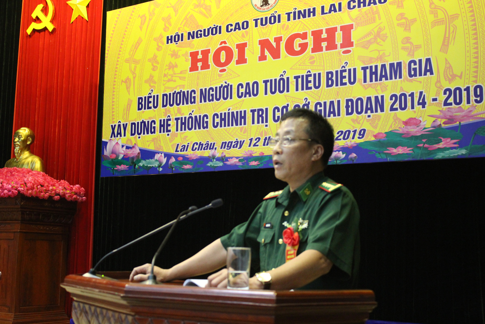 Đại t&aacute; Nguyễn Tất Hậu, Ph&oacute; Ch&iacute;nh ủy BĐBP tỉnh tham luận tại Hội nghị Biểu dương NCT ti&ecirc;u biểu tham gia x&acirc;y dựng hệ thống ch&iacute;nh trị cơ sở tỉnh Lai Ch&acirc;u giai đoạn 2014 - 2019.