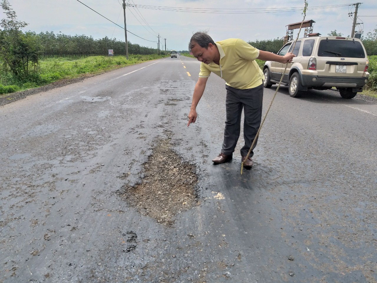 Một số h&igrave;nh ảnh đường Hồ Ch&iacute; Minh - Ql 14 uống cấp