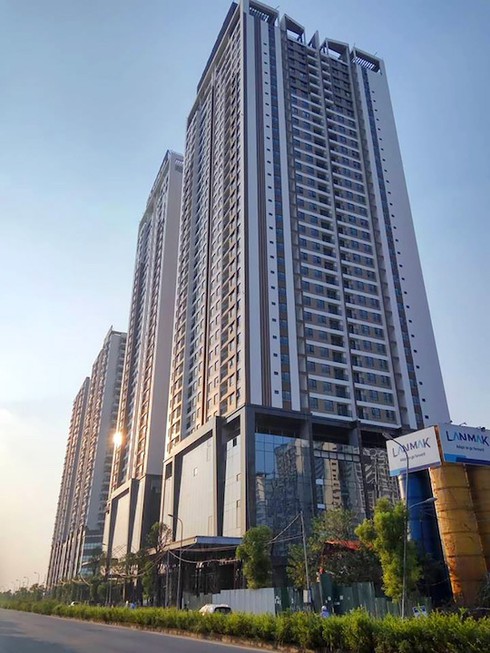 Tổ hợp chung cư cao cấp Lạc Hồng Lotus &ndash; N01 T5, quận Bắc Từ Li&ecirc;m, H&agrave; Nội do C&ocirc;ng ty Cổ phần Đầu tư Lạc Hồng l&agrave;m chủ đầu tư từng d&iacute;nh &ldquo;l&ugrave;m x&ugrave;m&rdquo; khi chuẩn bị b&agrave;n giao.