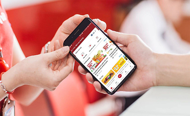 Người ti&ecirc;u d&ugrave;ng hưởng lợi từ cuộc đua khuyến mại của c&aacute;c v&iacute; điện tử