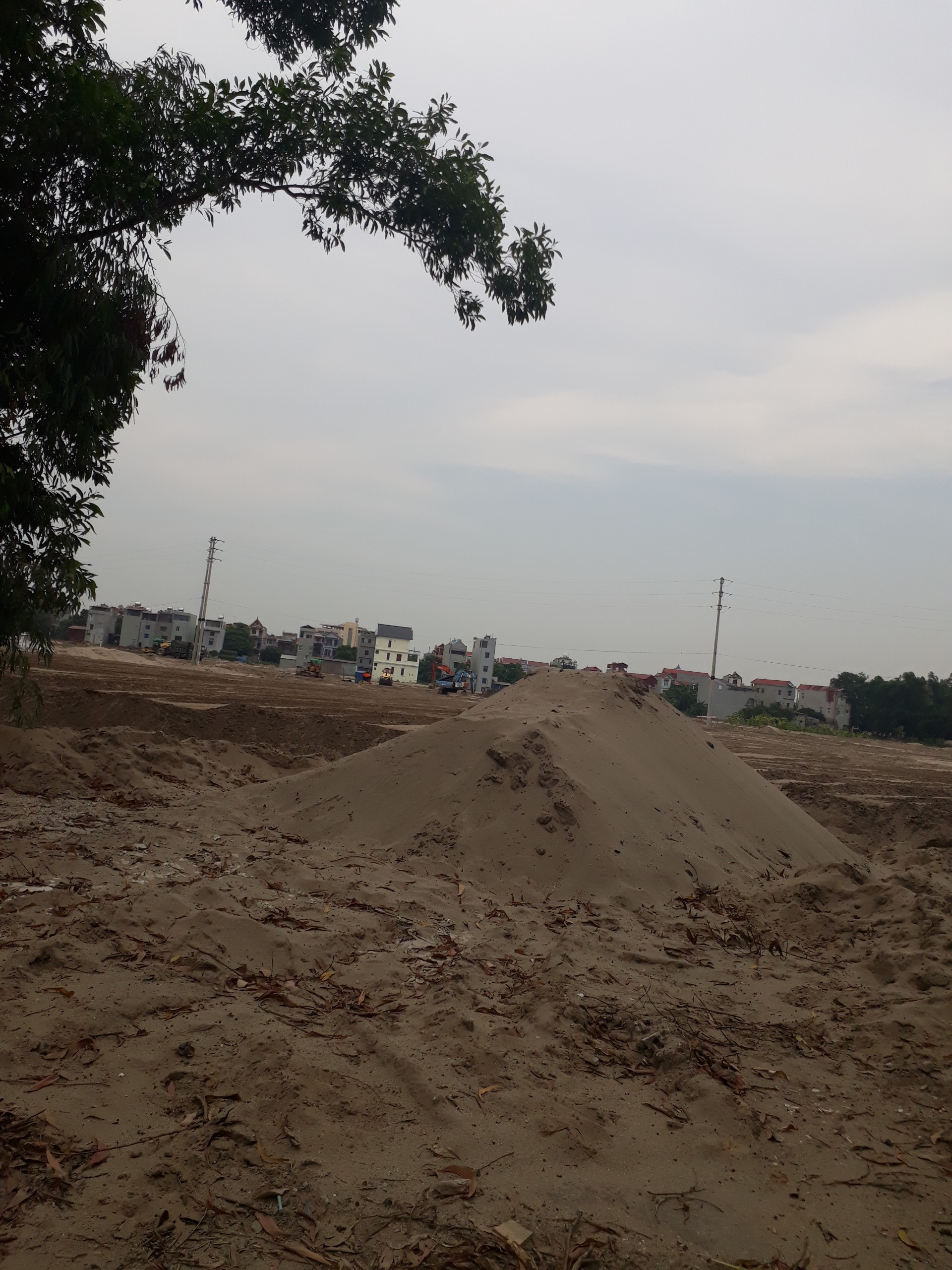 Tại thời đi&ecirc;̉m chụp hình kh&ocirc;ng có hoạt đ&ocirc;̣ng nào di&ecirc;̃n ra tại đ&acirc;y. (Ảnh: Q.Hùng)