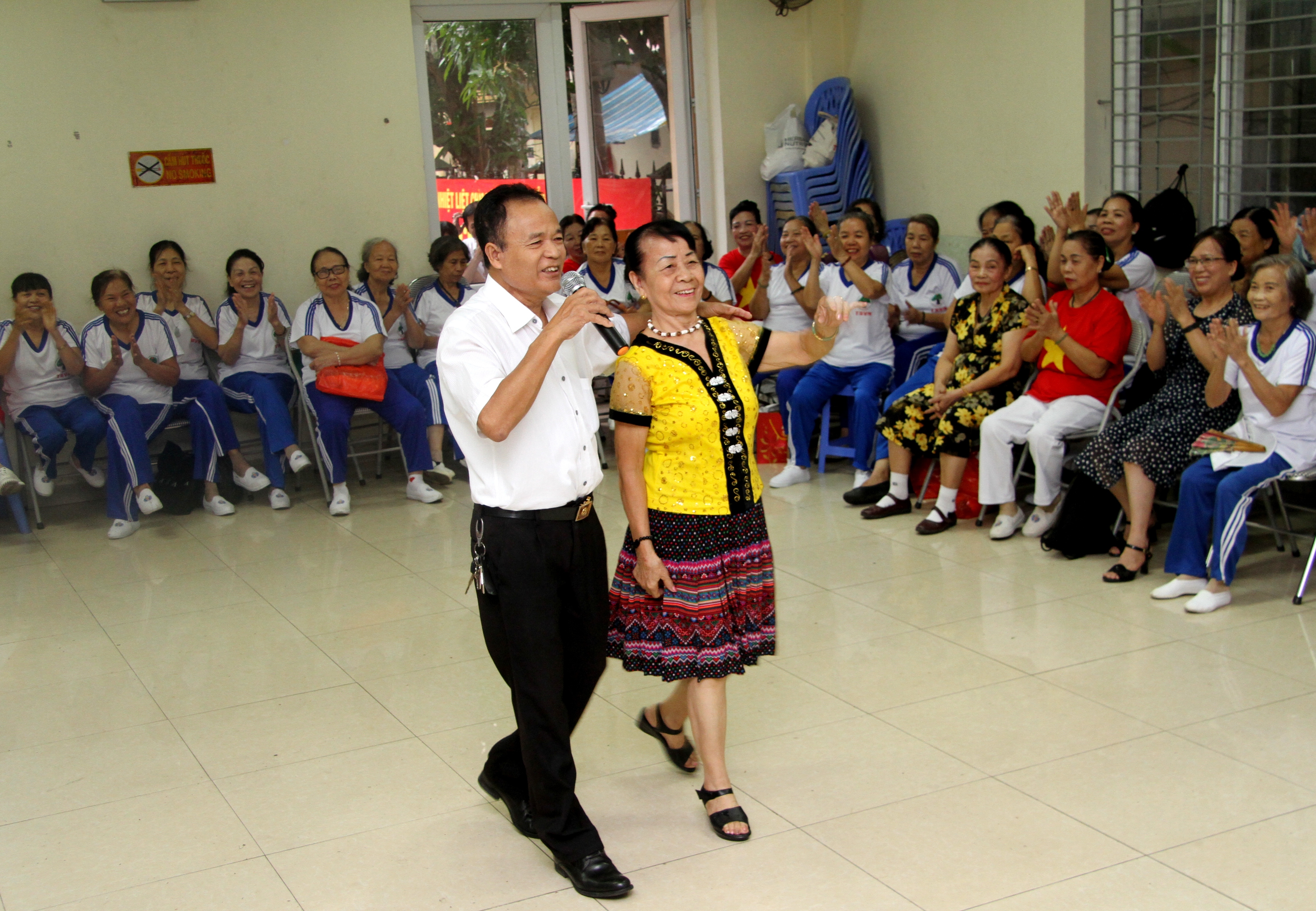 CLB Thức vũ kinh Trường Sinh NCT: Thiết thực chăm sóc sức khỏe hội viên