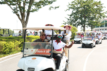 C&aacute;c g&ocirc;n thủ chuẩn bị bước v&agrave;o loạt thi đấu của giải BRG Golf H&agrave; Nội Festival 2018 tại s&acirc;n BRG Legend Hill Golf Resort