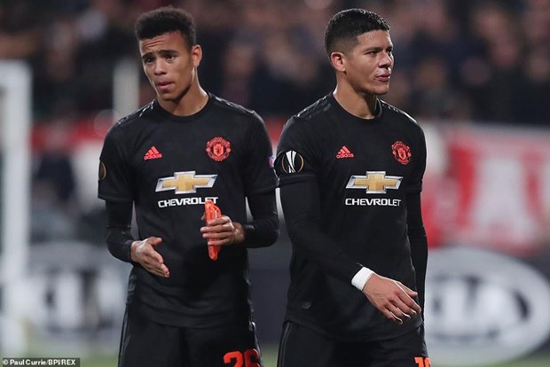 Manchester United kh&ocirc;ng một lần s&uacute;t tr&uacute;ng đ&iacute;ch khi đối đầu AZ Alkmaar.