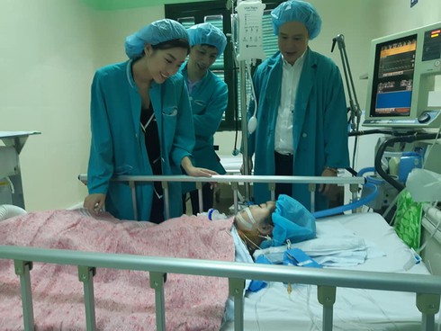 Bệnh nhi sức khỏe đang dần b&igrave;nh phục.