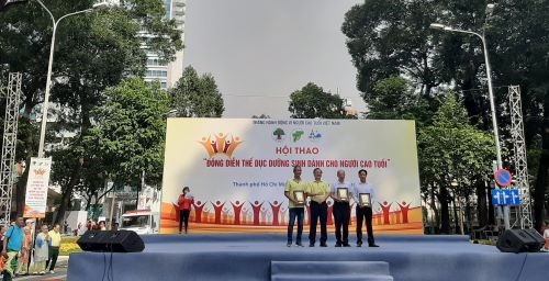 TP Hồ Chí Minh: Đồng diễn thể dục dưỡng sinh với sự tham gia của 2800 NCT