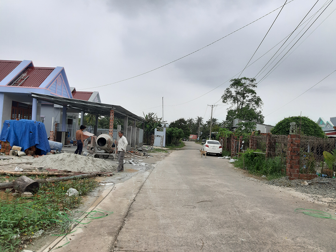 Con đường gia đ&igrave;nh &ocirc;ng Lộc đồng &yacute; cho &ocirc;ng Ph&aacute;t l&agrave;m, chia đ&ocirc;i diện t&iacute;ch đất của gia đ&igrave;nh &ocirc;ng Lộc