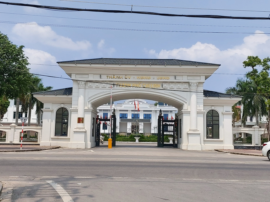 Trụ sở UBND TP Ch&iacute; Linh