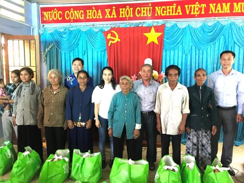 Ban đại diện NCT Bình Thuận: Tặng quà cho 100 NCT nghèo vùng dân tộc thiểu số