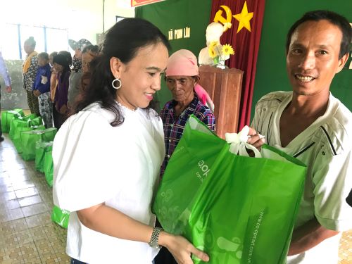 Ban đại diện NCT Bình Thuận: Tặng quà cho 100 NCT nghèo vùng dân tộc thiểu số