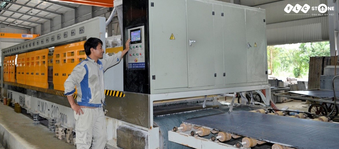 Ảnh 2: D&acirc;y chuyền sản xuất hiện đại được FLC STONE đầu tư tại Nh&agrave; m&aacute;y n&uacute;i Lo&aacute;ng tỉnh Thanh H&oacute;a
