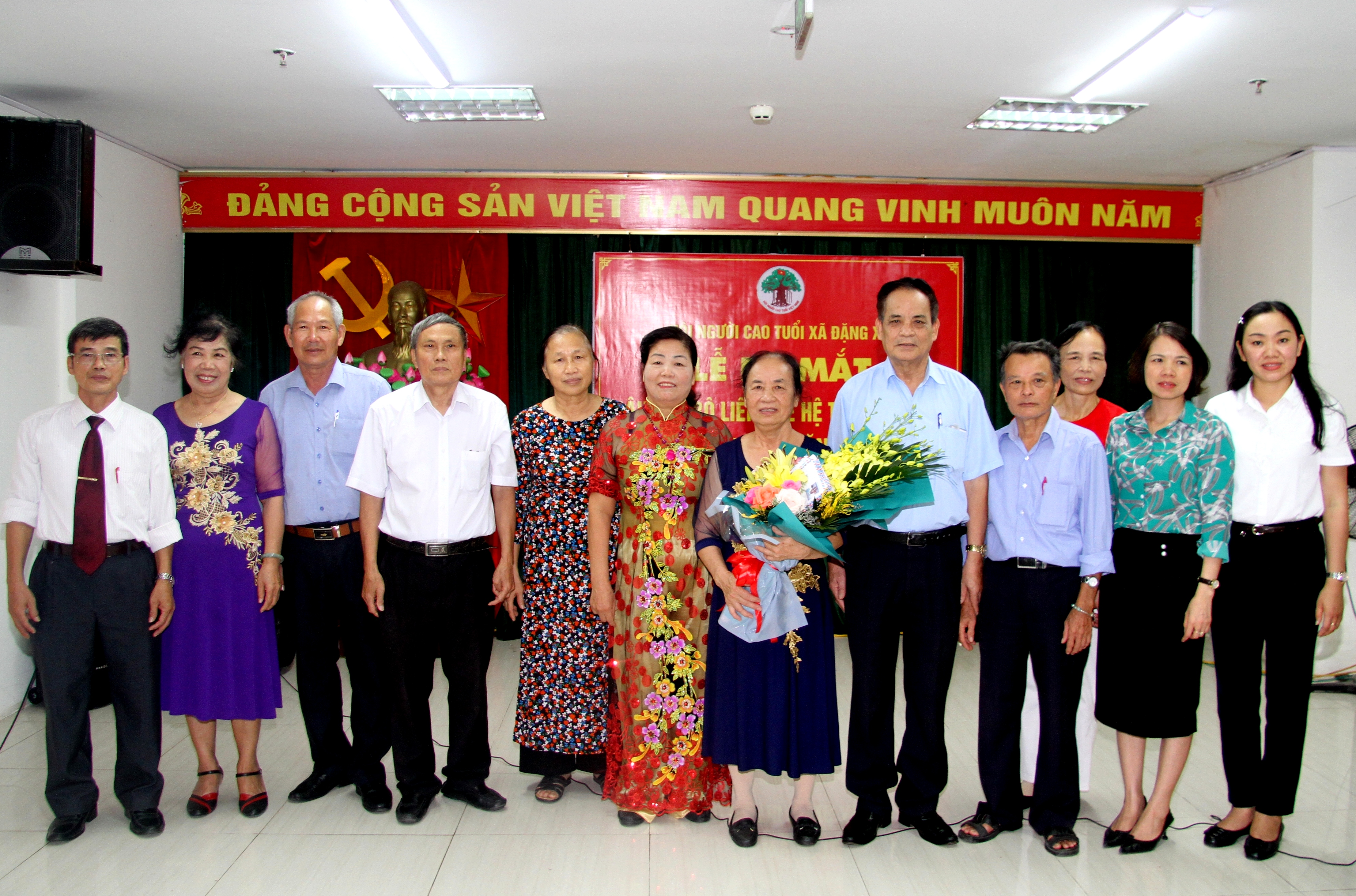 C&aacute;c đại biểu chụp ảnh lưu niệm