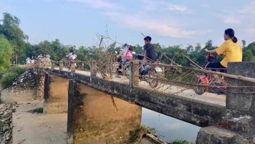 Xã Thiệu Duy, Huyện Thiệu Hóa (Thanh Hóa): 4 cây cầu bắc qua sông Mậu Khê đều hư hỏng nặng