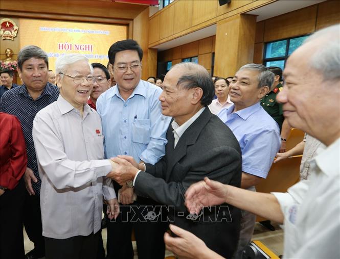Tổng B&iacute; thư, Chủ tịch nước Nguyễn Ph&uacute; Trọng với cử tri quận Ba Đ&igrave;nh, Ho&agrave;n Kiếm v&agrave; T&acirc;y Hồ. Ảnh: Tr&iacute; Dũng/TTXVN