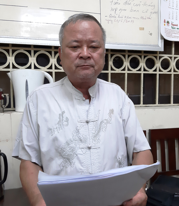 &Ocirc;ng Nguyễn L&yacute; Ngư trao đổi với ph&oacute;ng vi&ecirc;n B&aacute;o Người cao tuổi.