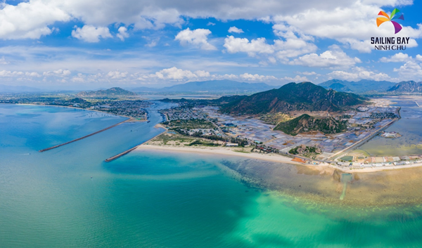 Ph&aacute;t triển hạ tầng du lịch đang được đặc biệt quan t&acirc;m tại Ninh Chữ với nhiều cơ chế đặc th&ugrave; thu h&uacute;t c&aacute;c doanh nghiệp đầu tư. Ninh Chữ đang đứng trước bước ngoặt thay đổi, nhất l&agrave; khi tới đ&acirc;y, tổ hợp giải tr&iacute; nghỉ dưỡng biển Sailing Bay Ninh Chữ, dự &aacute;n theo m&ocirc; h&igrave;nh ApartHotel tại khu vực Tri Hải (Ninh Hải), trung t&acirc;m khu du lịch quốc gia Ninh Chữ sẽ được khởi tạo.