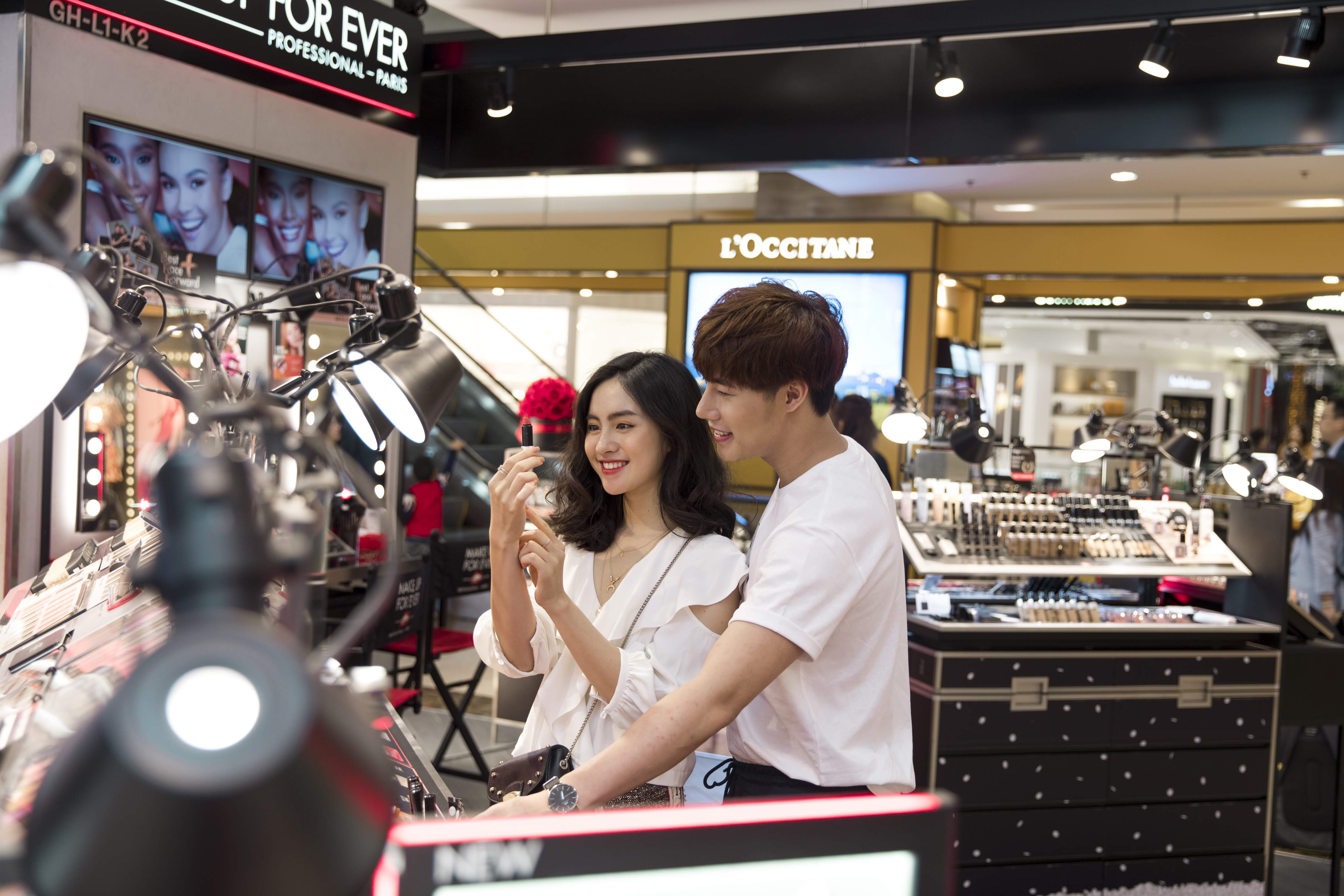 :&ldquo;Ki&ecirc;n nhẫn&rdquo; theo ch&acirc;n n&agrave;ng chọn một m&oacute;n qu&agrave; vừa xinh xắn, vừa hợp &yacute; người kia l&agrave; c&aacute;ch tặng qu&agrave; tinh tế được nhiều anh em lựa chọn