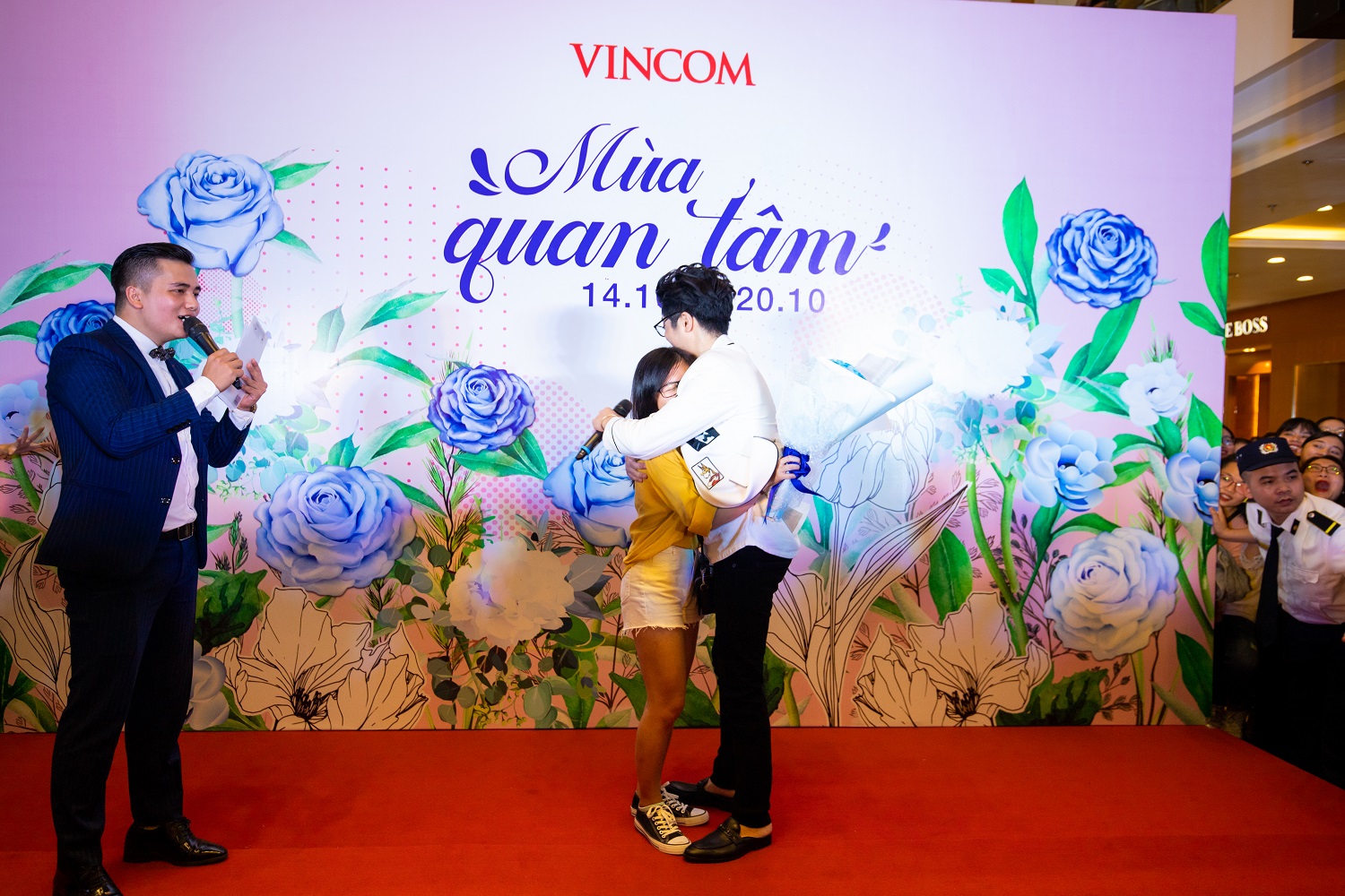 &ldquo;Ho&agrave;ng tử Ballad&rdquo; kh&ocirc;ng ngại d&agrave;nh tặng fan nữ những khoảnh khắc &ldquo;lịm tim&rdquo; v&agrave; những lời ch&uacute;c c&oacute; c&aacute;nh