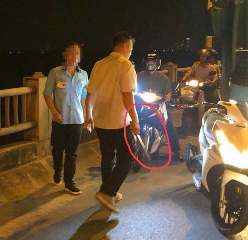 Hà Nội: Đình chỉ lái, phụ xe buýt bị tố đánh người trên cầu Vĩnh Tuy